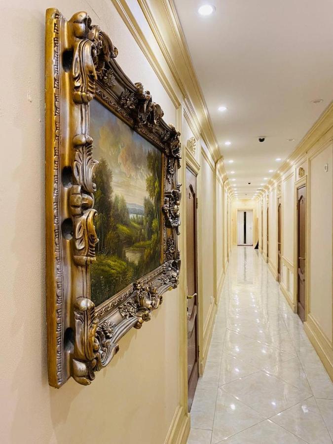 Hotel Leoton Chernivtsi Exterior foto