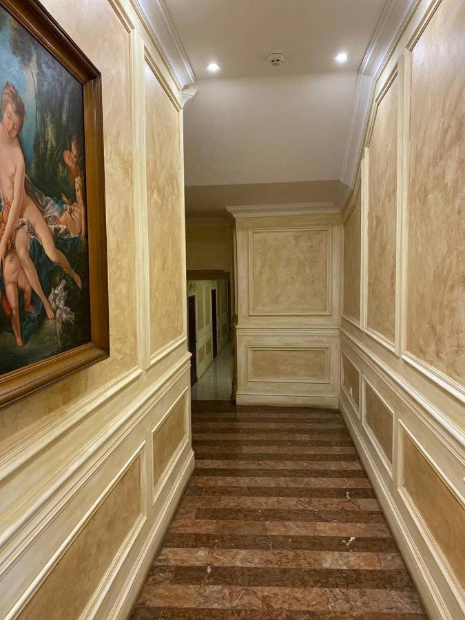 Hotel Leoton Chernivtsi Exterior foto